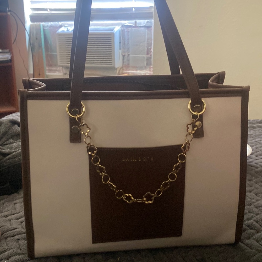 Selling multi color purse , very spacious , little pockets on the inside as well